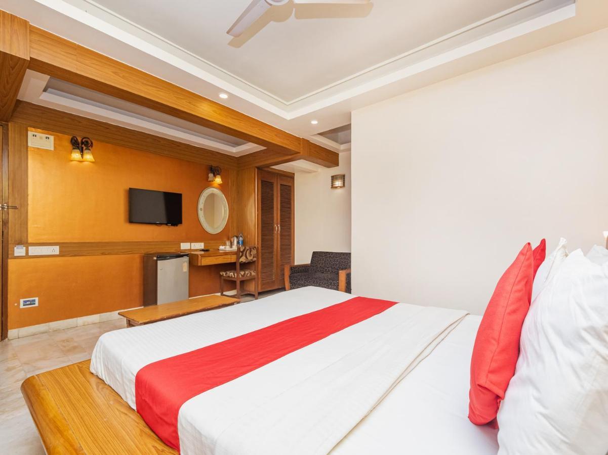 Hotel Balwas Surat Exterior photo