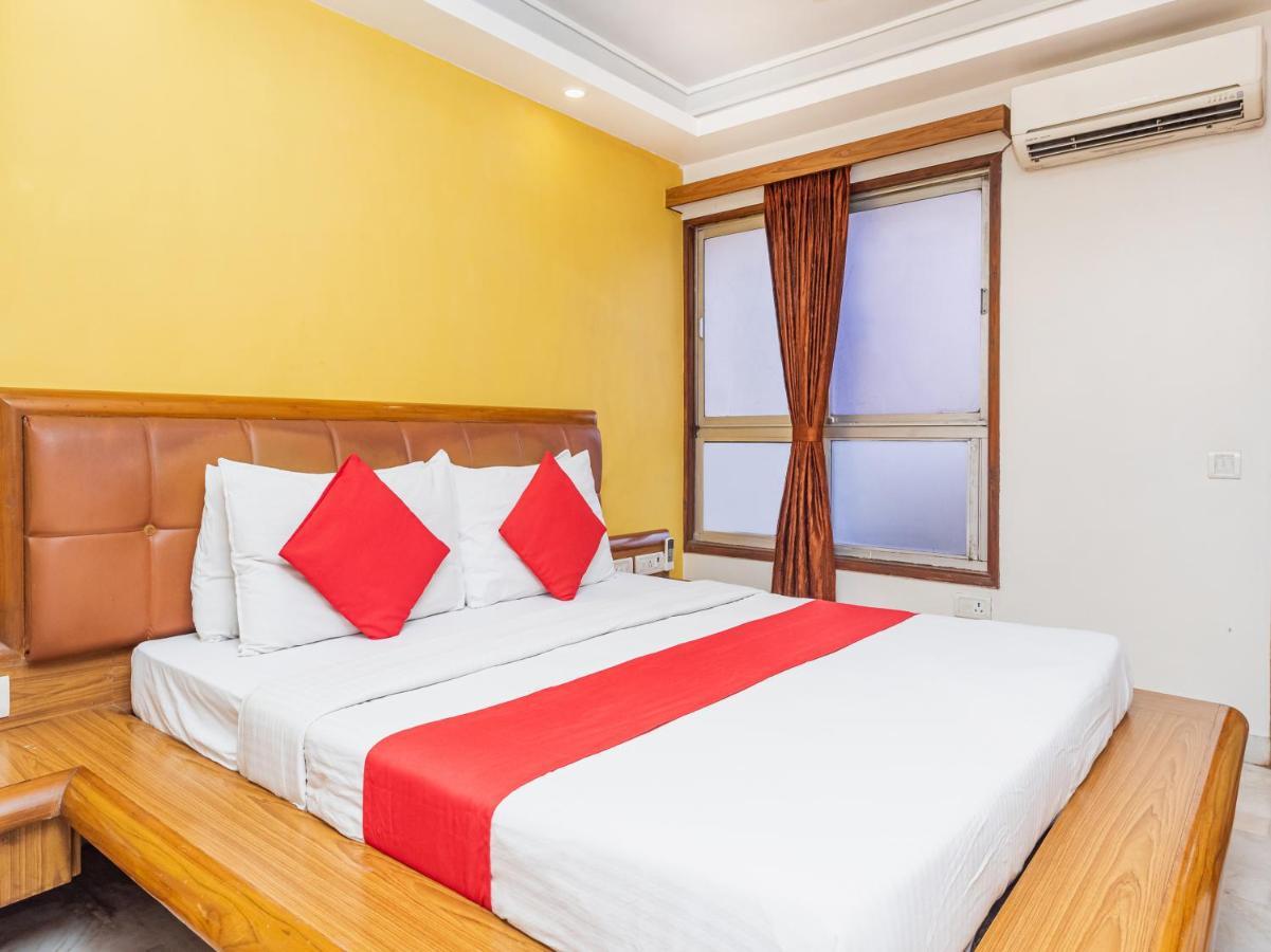 Hotel Balwas Surat Exterior photo