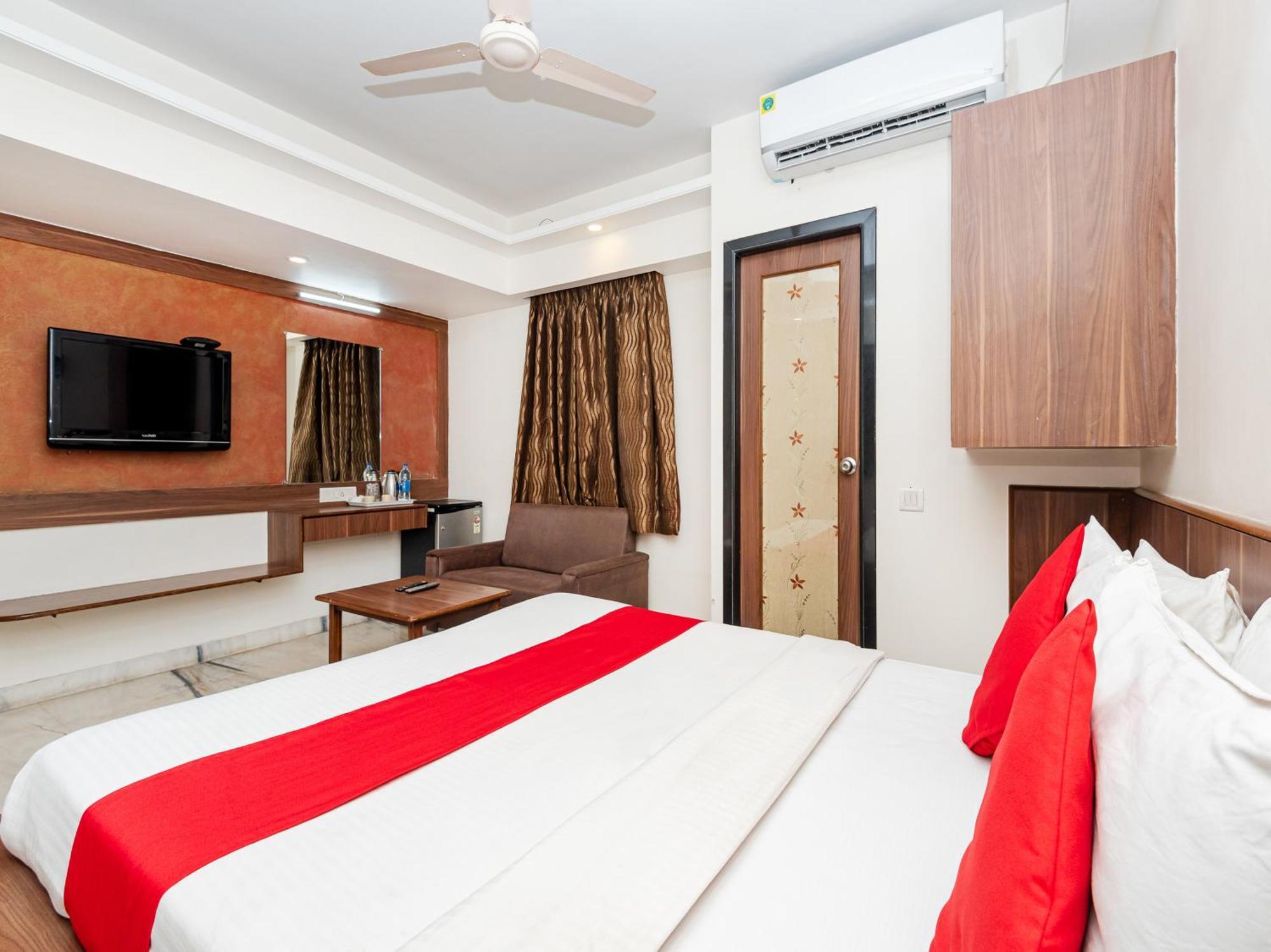 Hotel Balwas Surat Exterior photo
