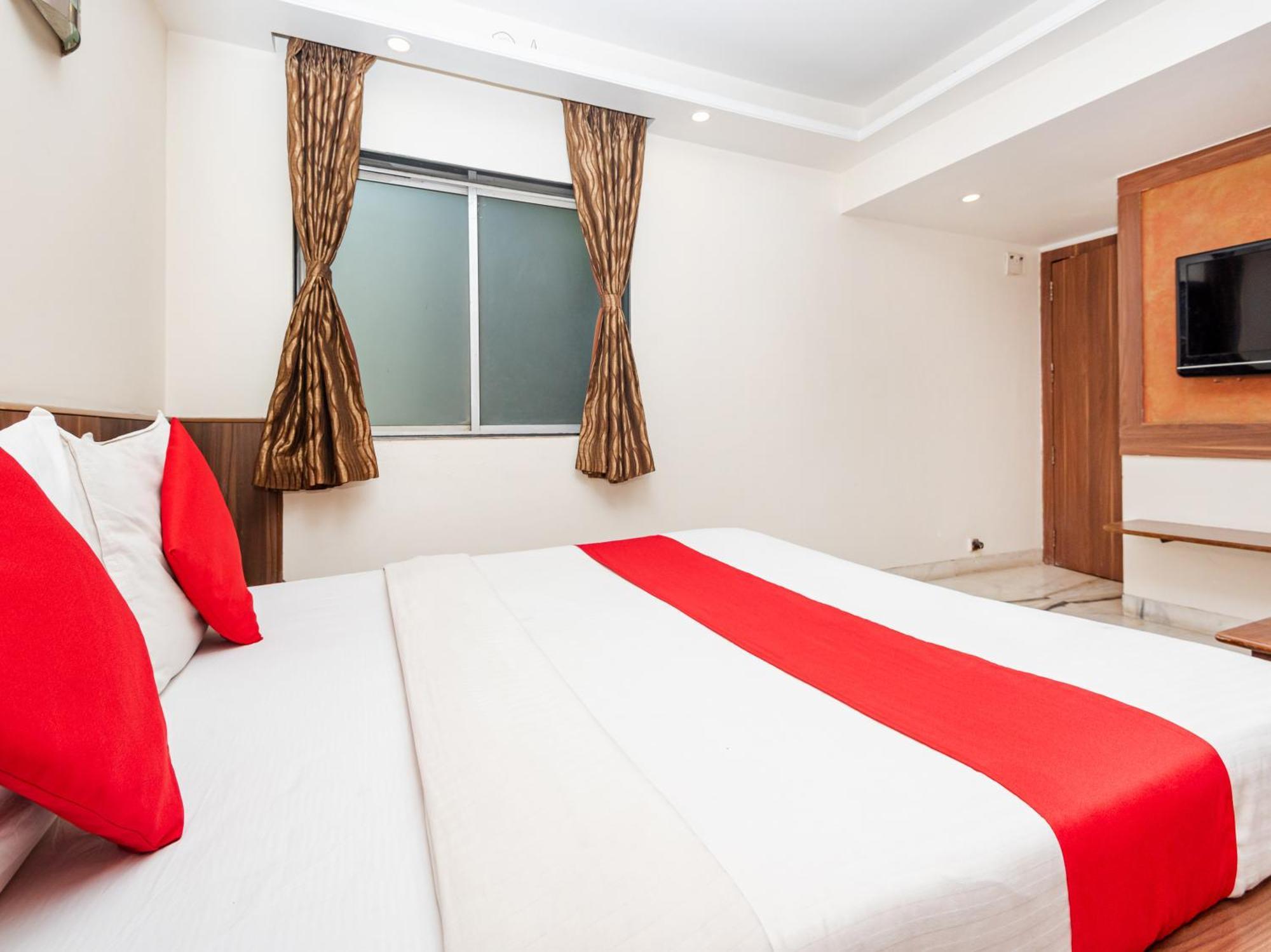 Hotel Balwas Surat Exterior photo