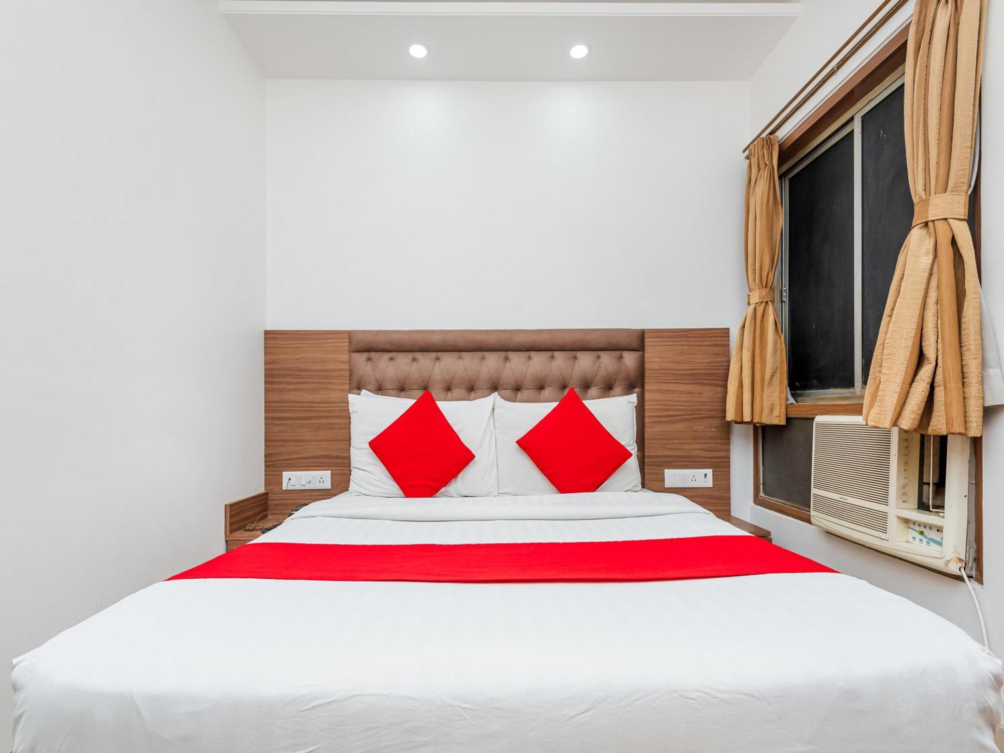 Hotel Balwas Surat Exterior photo