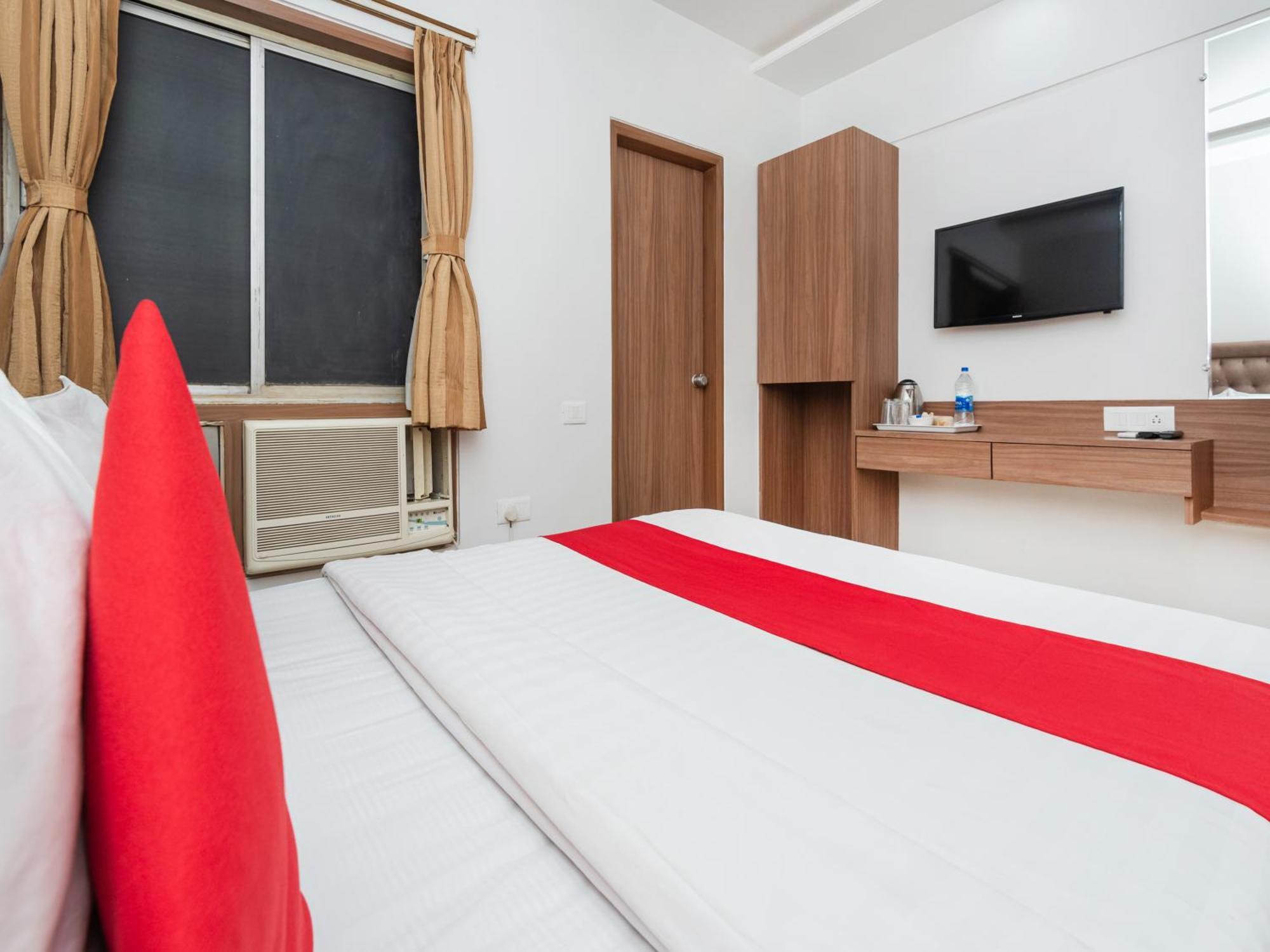 Hotel Balwas Surat Exterior photo