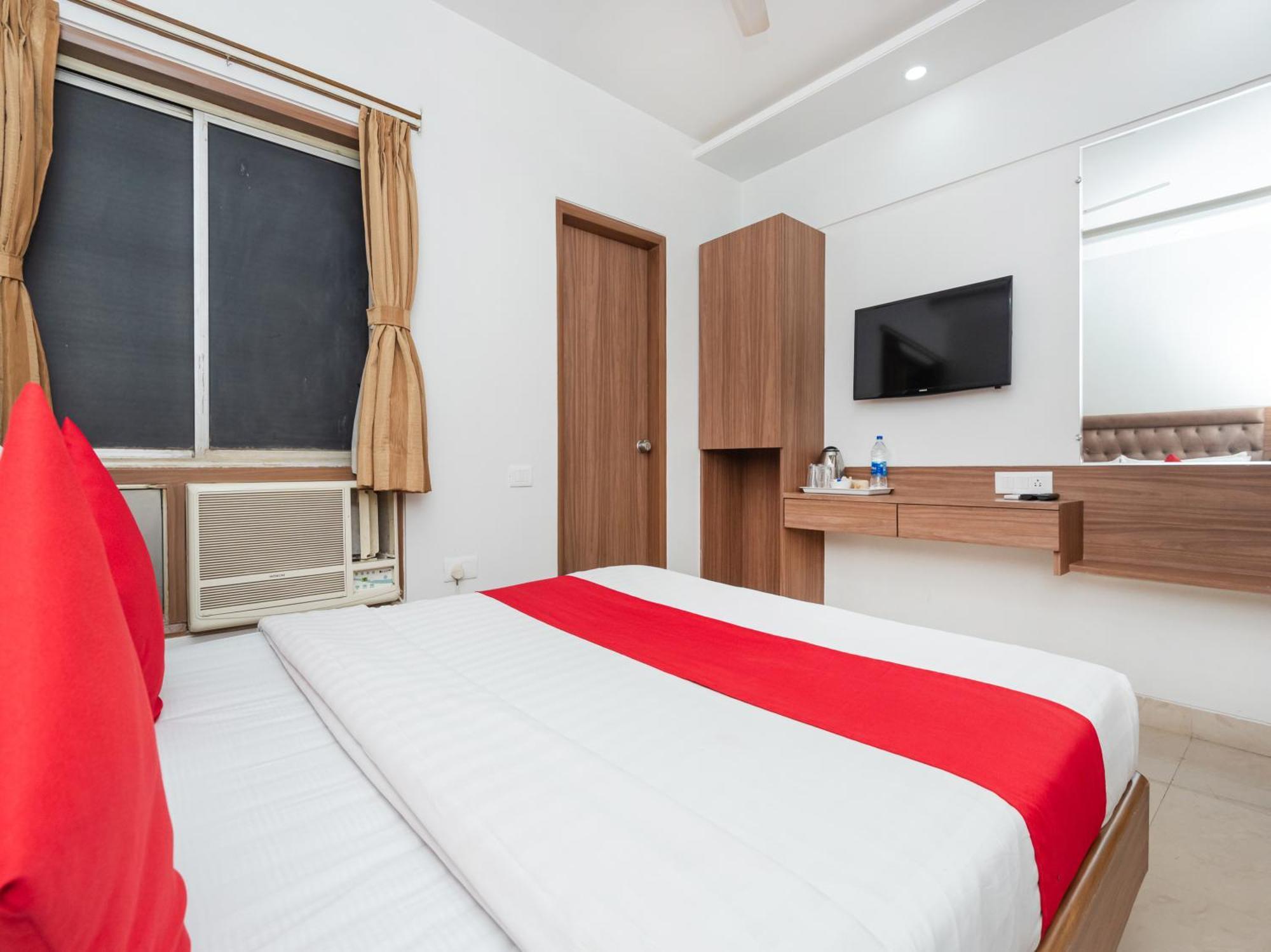 Hotel Balwas Surat Exterior photo
