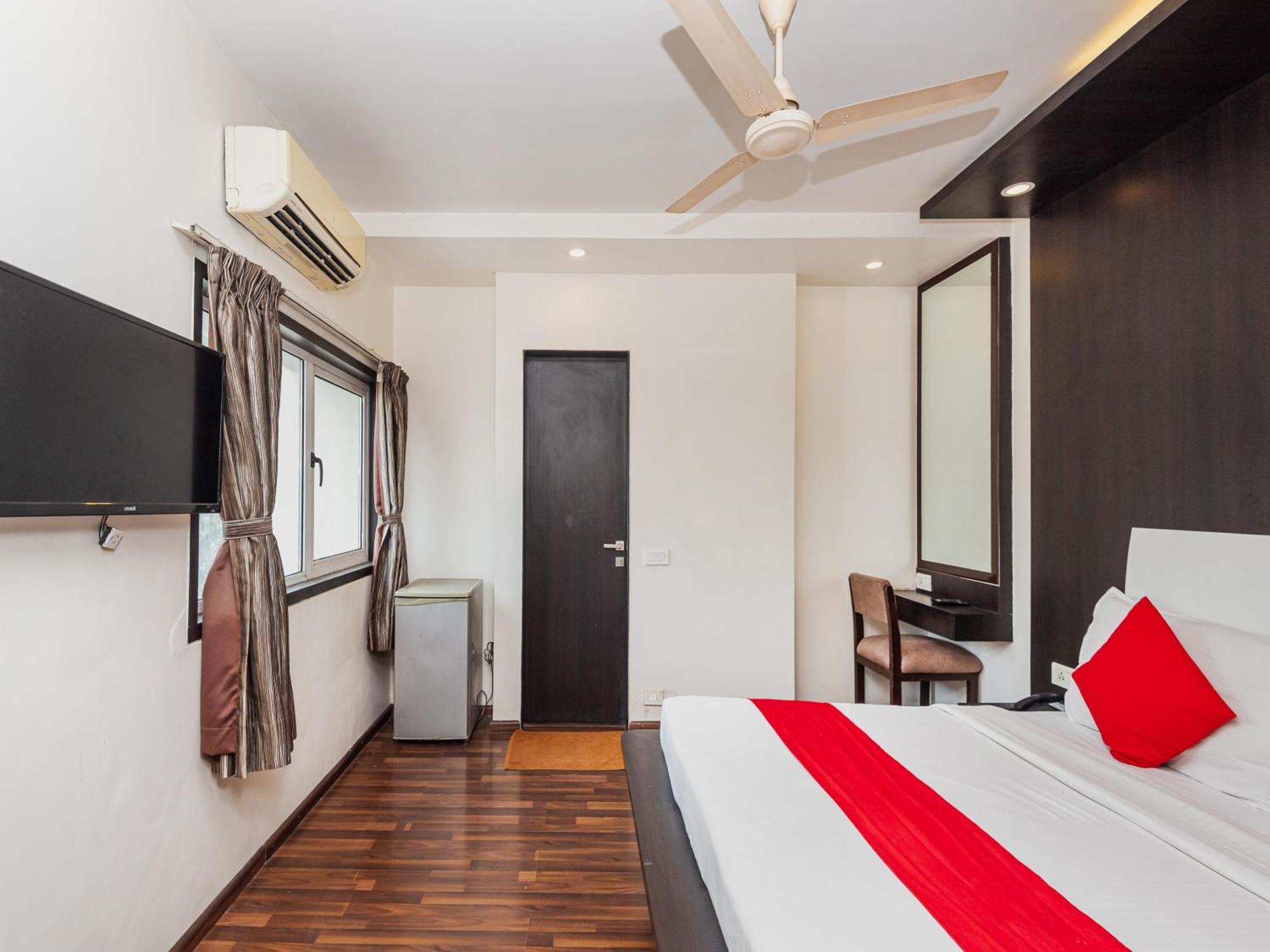 Hotel Balwas Surat Exterior photo